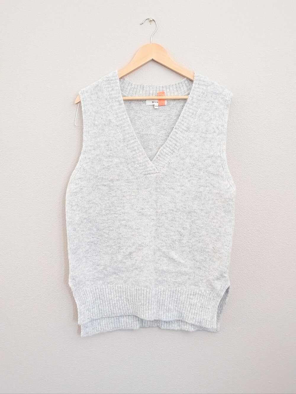 Miracle Boutique Light Gray V-Neck Knit Sweater Vest S/M